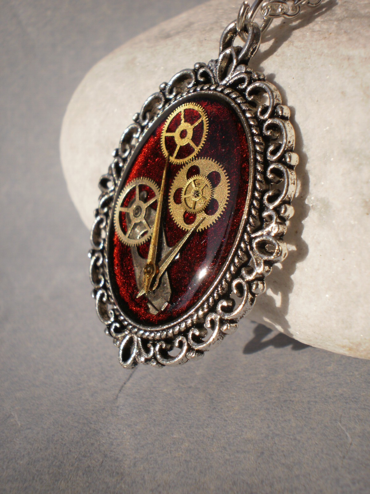 Červený steampunkový náhrdelník II.