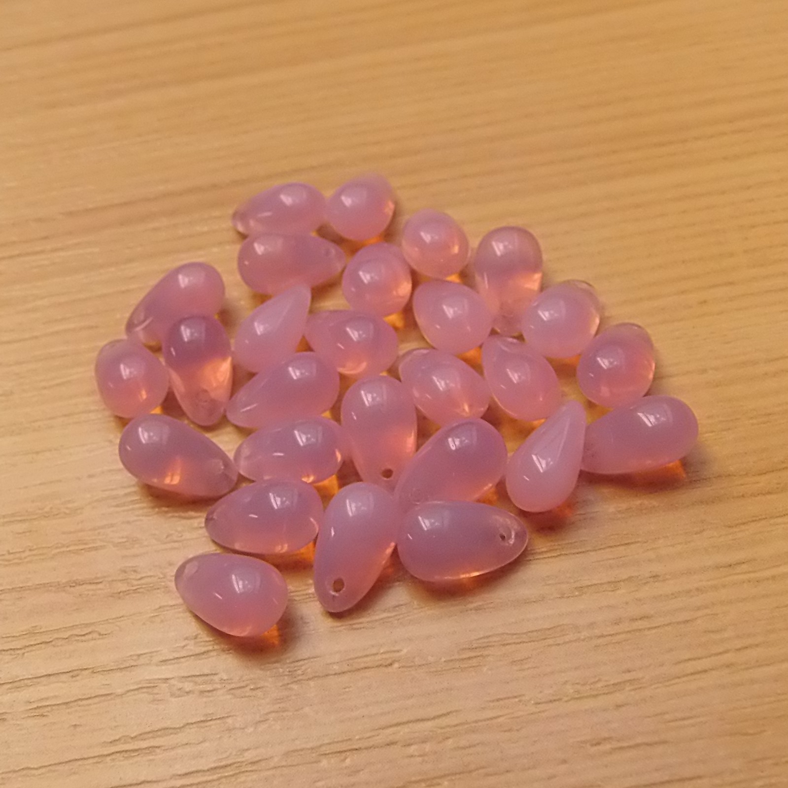 Mačkané kapky - růžové - 9x6 mm