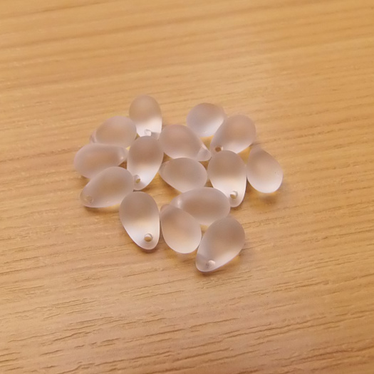 Mačkané kapky - bílé - zmrzlé - 9x6 mm