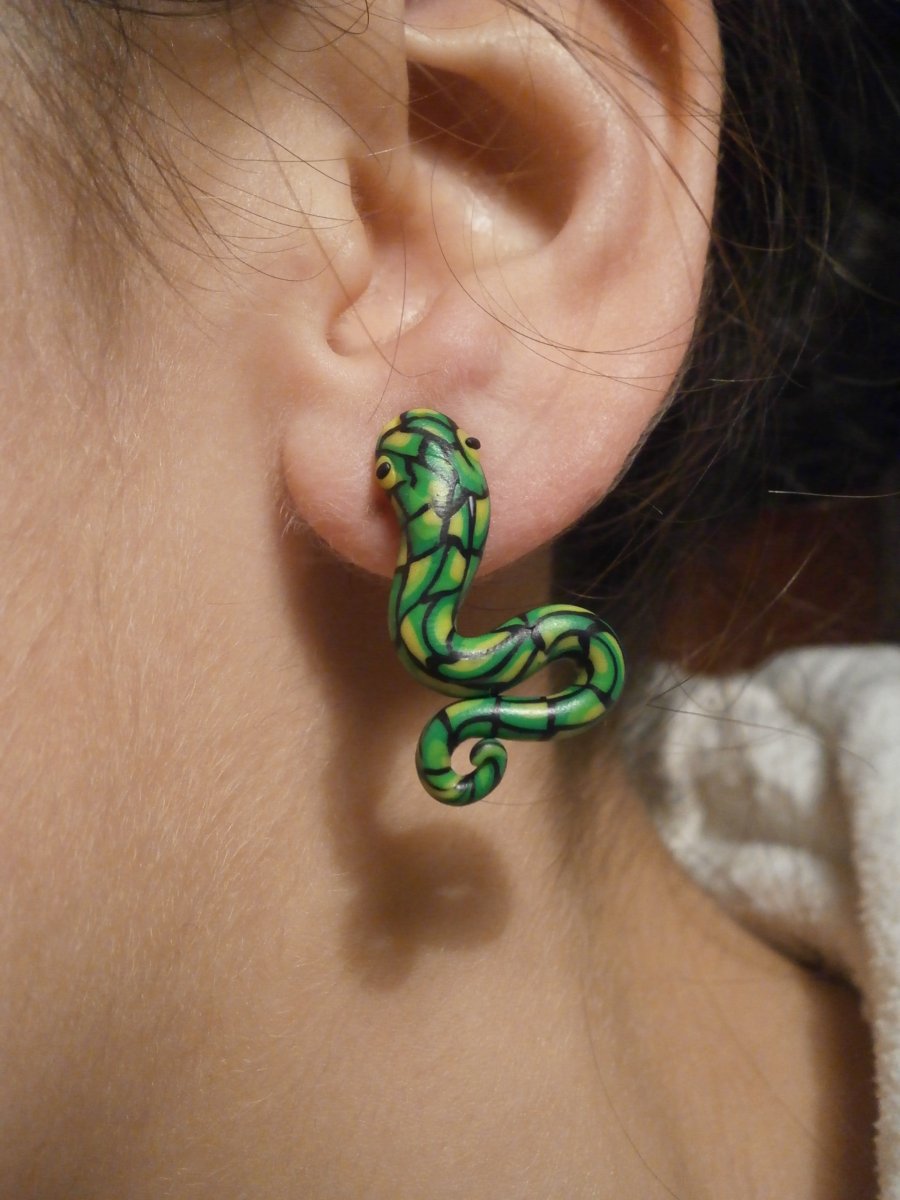 Had zakousnutý v uchu kratší – i pro alegiky