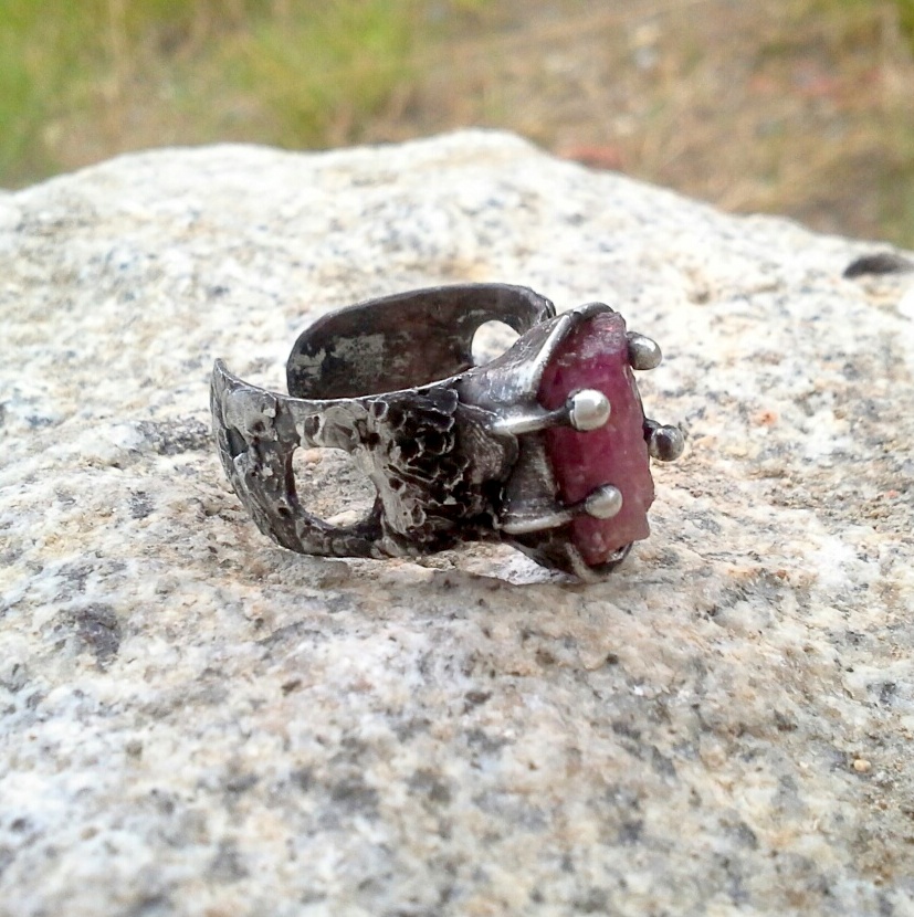 Prsten - surový rubín