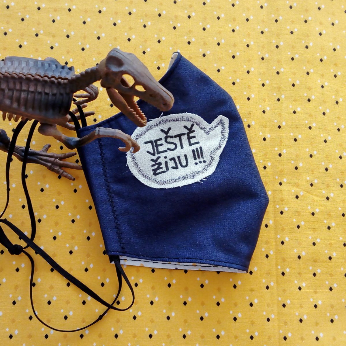 Tmavě modrá rouška Ještě žiju!