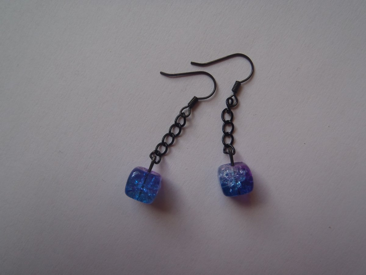 fialovo-modrá kostka