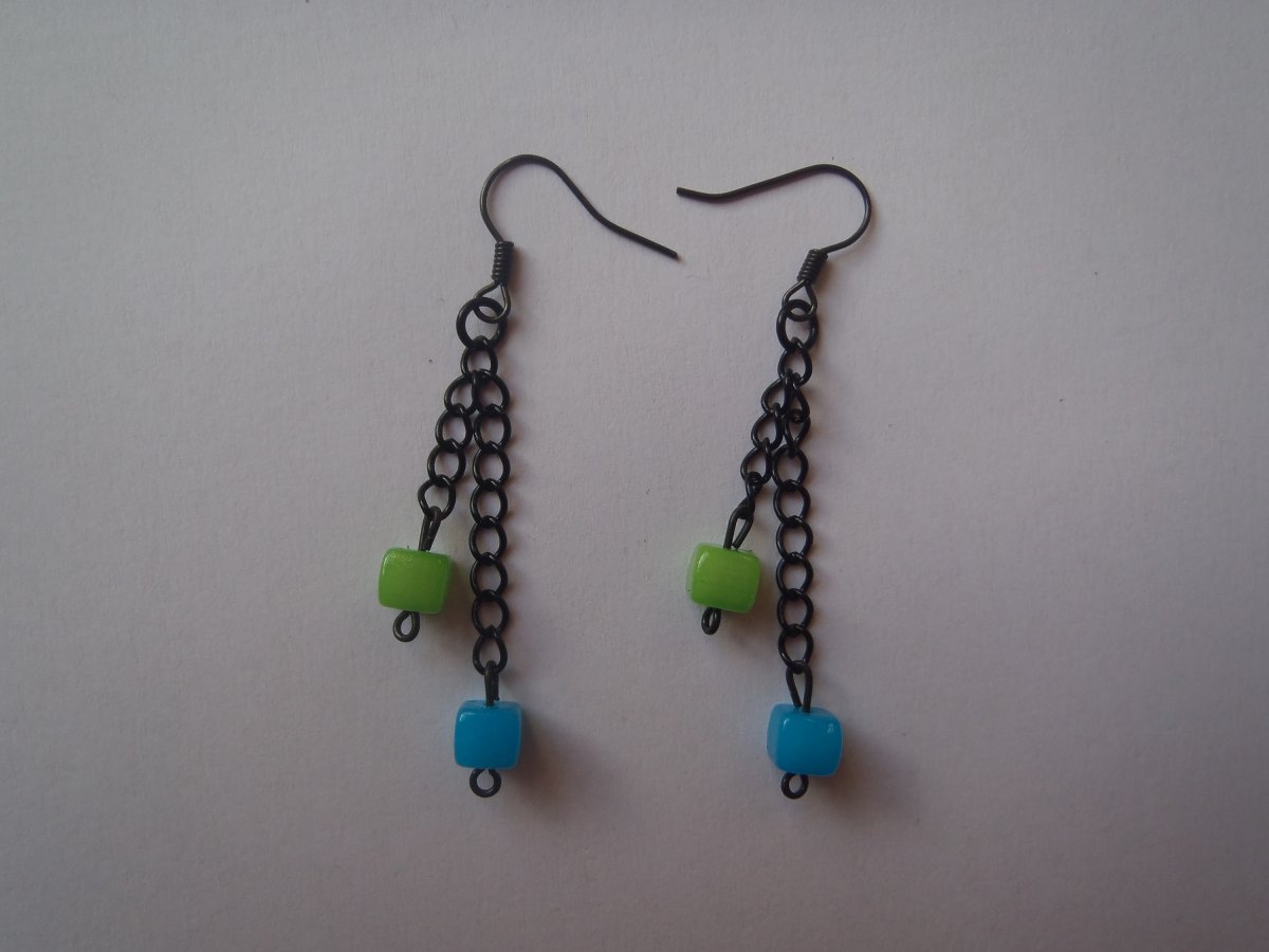 modrá a zelená kostka