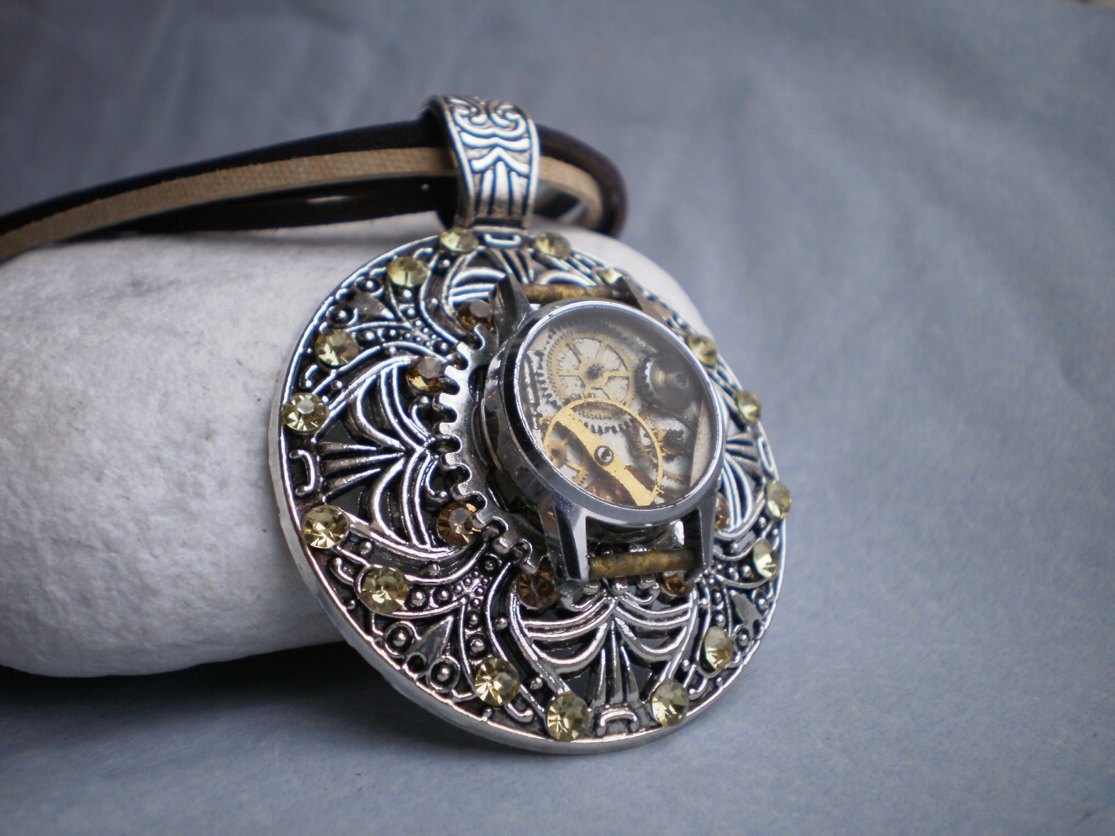 Steampunkový starostříbrný náhrdelník s šatony