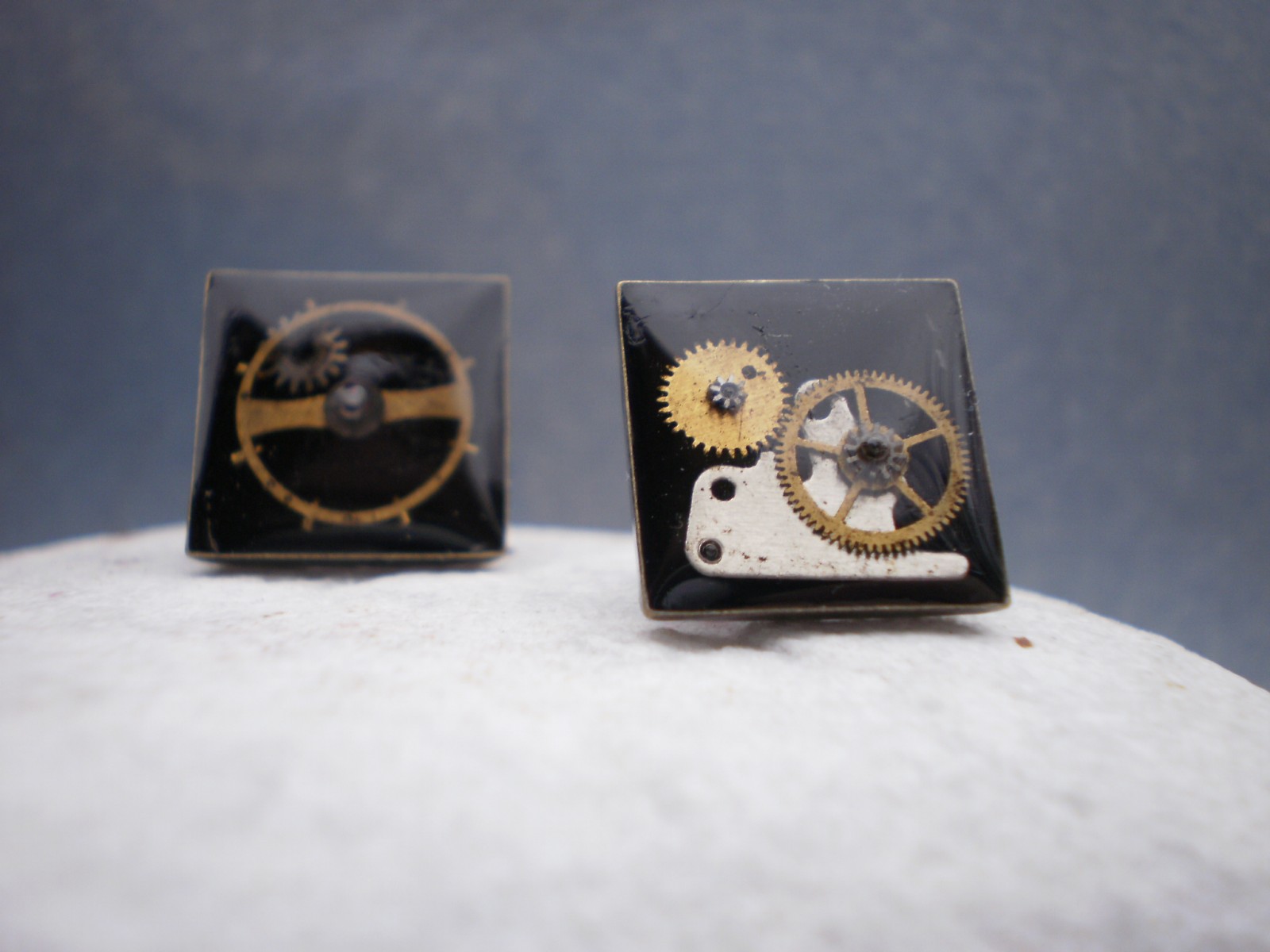 Steampunkové černé čtverečky