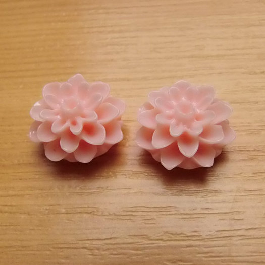 Resinový  kabošon - 15 x 4 mm - 2 kusy