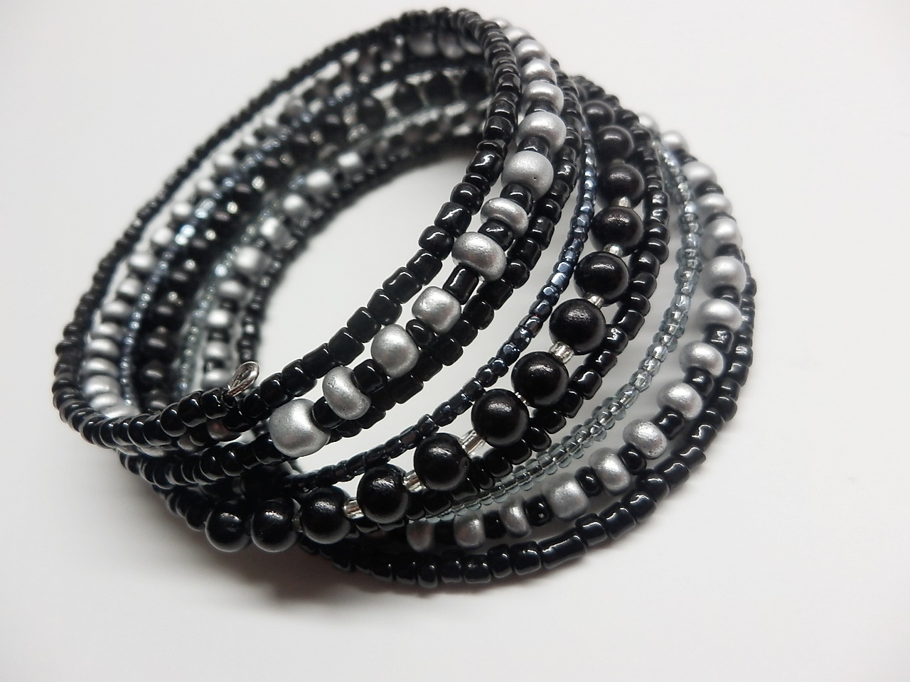 náramek z paměťového drátu