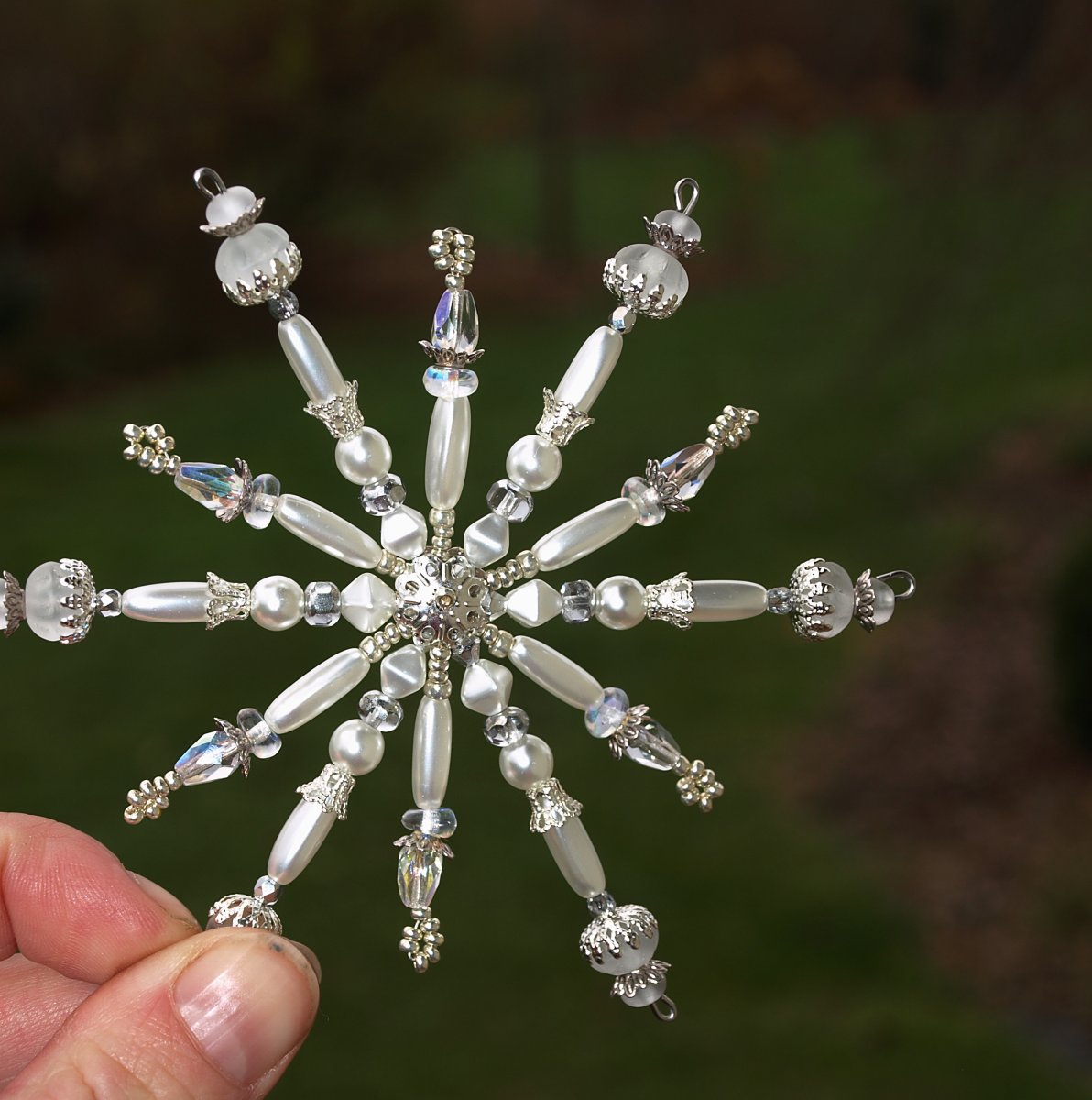 Vločka - korálková vánoční ozdoba 