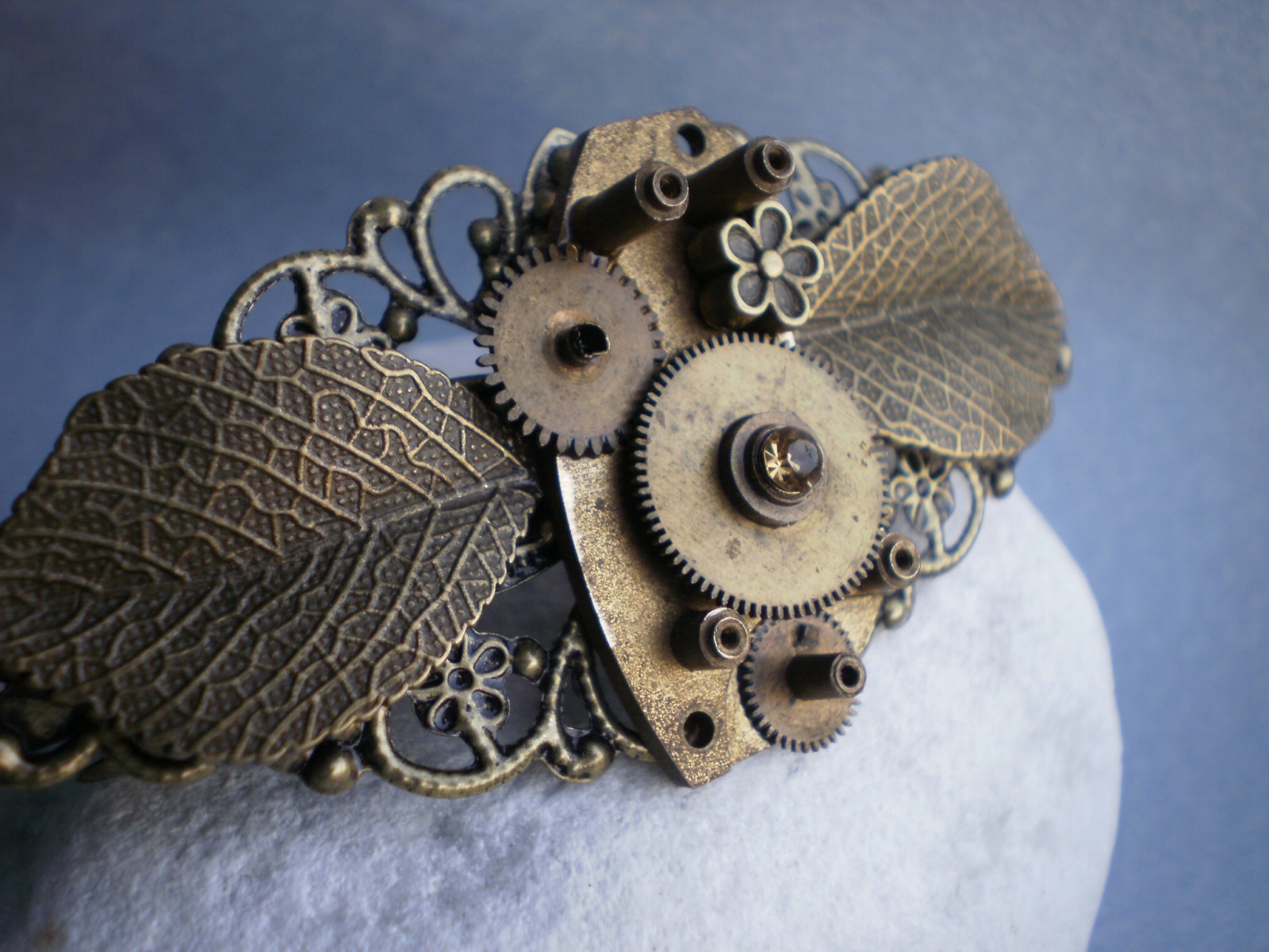 Steampunková spona do vlasů se strojkem - bronz