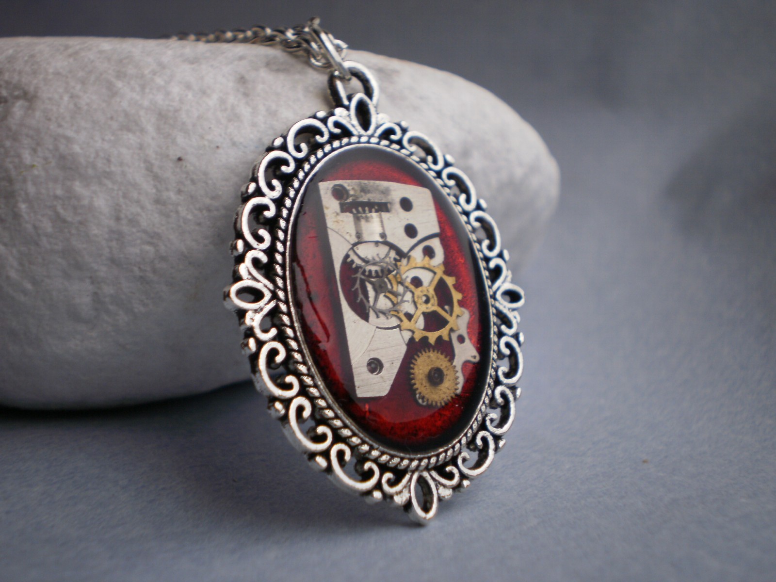 Červený steampunkový náhrdelník II.