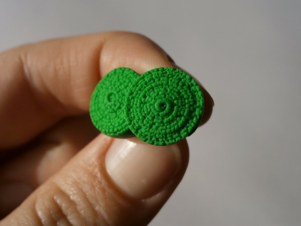 Zelené náušnice bodovky