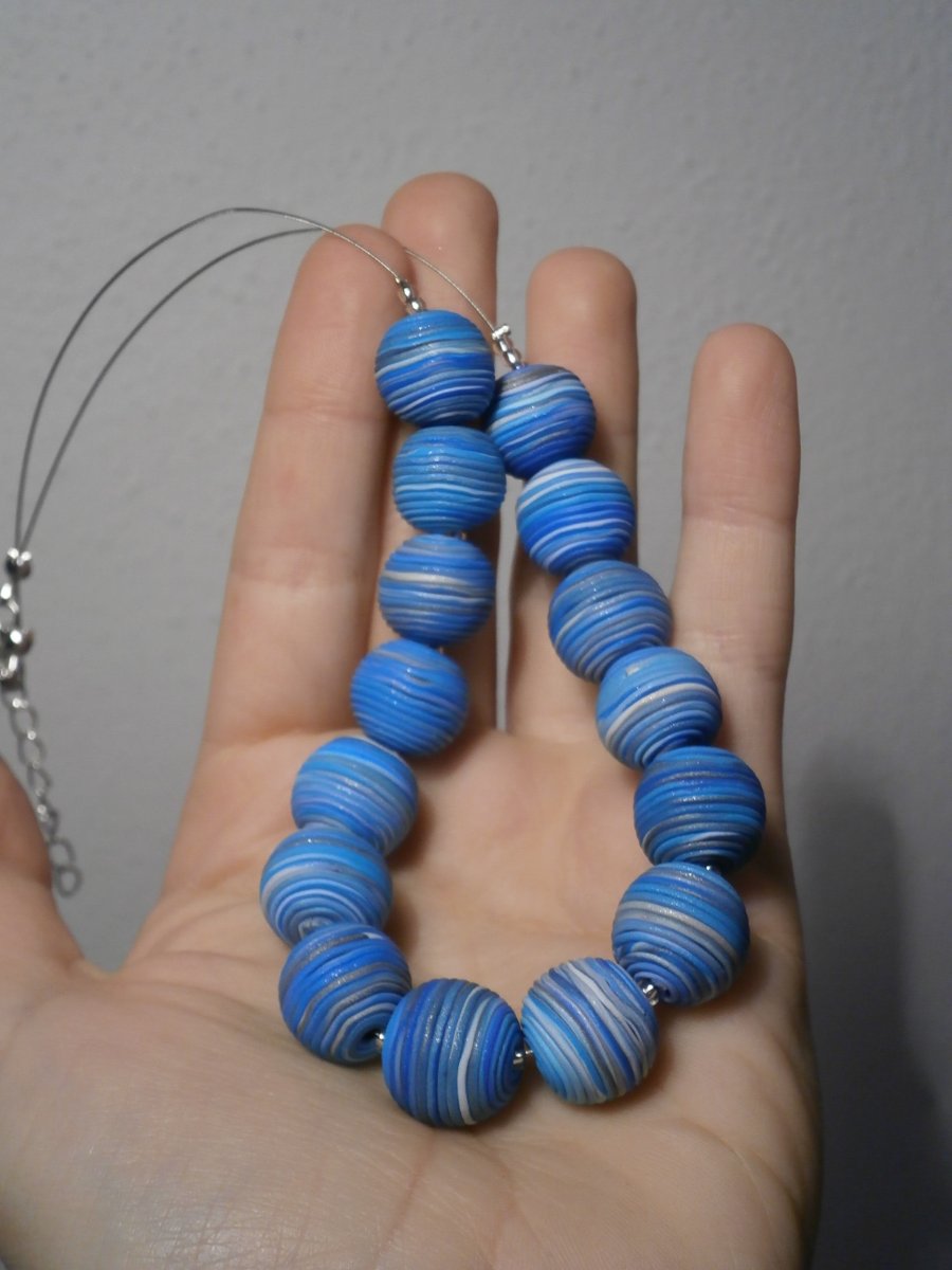 Něžně modré korále