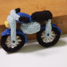 návod na háčkovaný přívěsek -  motorku
