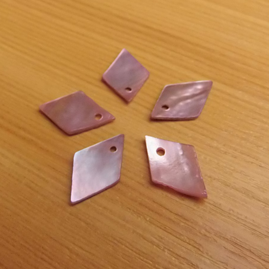 Perleťové kosočtverečky - 13 x 8,5mm