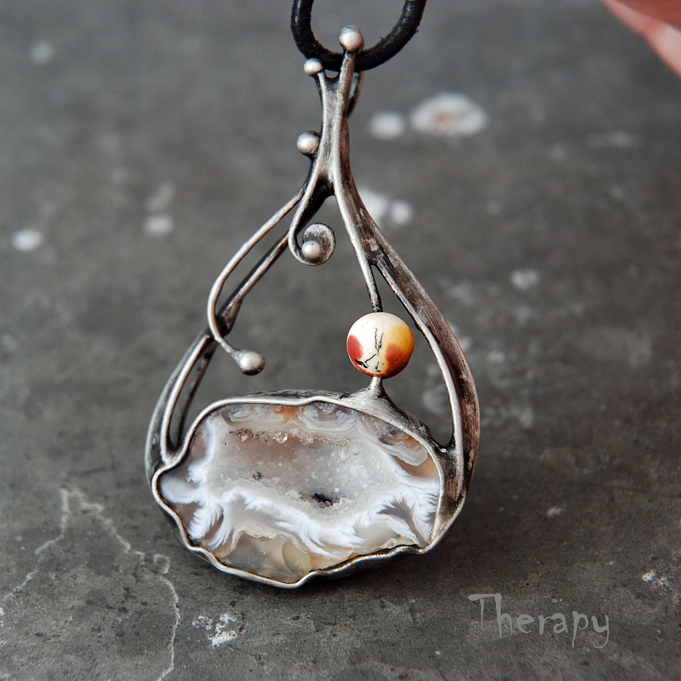 Peříčkový achát