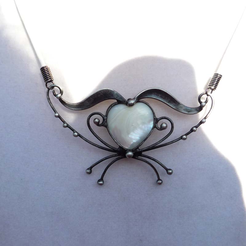 Perleťový náhrdelník