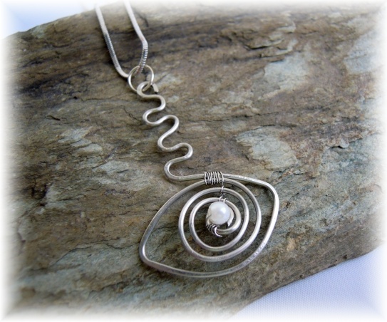 Přívěsek s perličkou