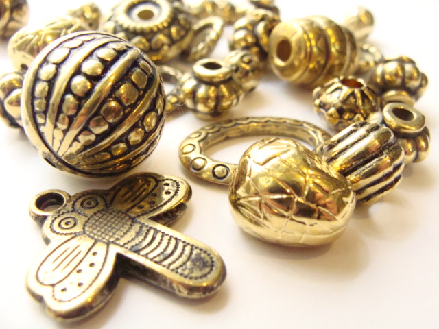 korálky, mix cca 38 ks