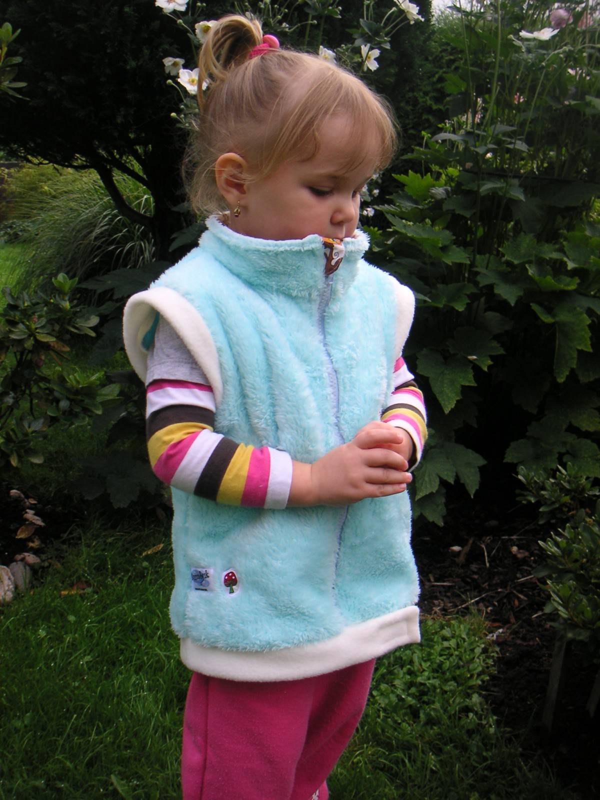 Chlupatá vestička se sovami