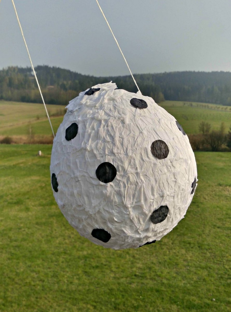 Piňata florbalový míč
