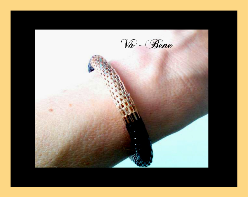 Náramek černo - zlatý