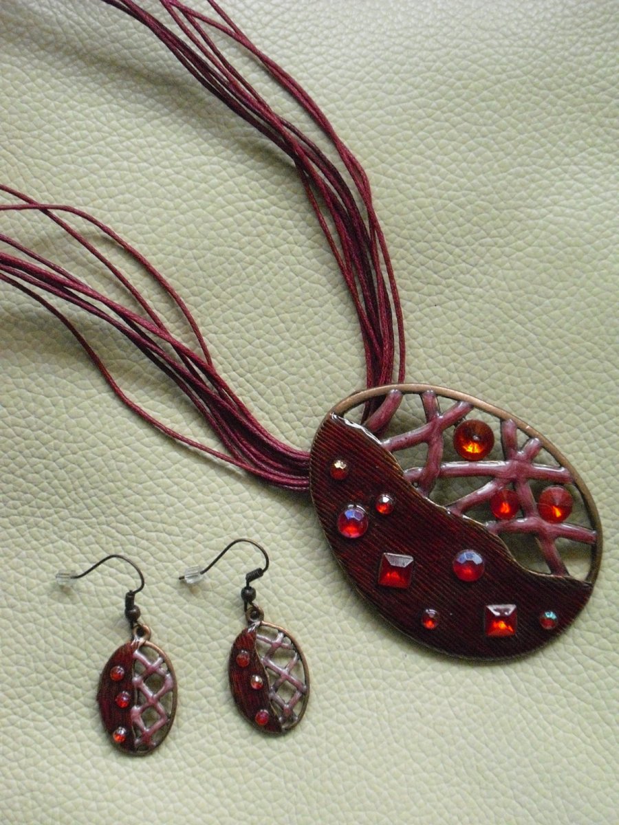 Náhrdelník s náušnicemi