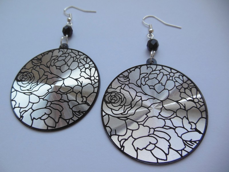 Stříbrné s reliéfem