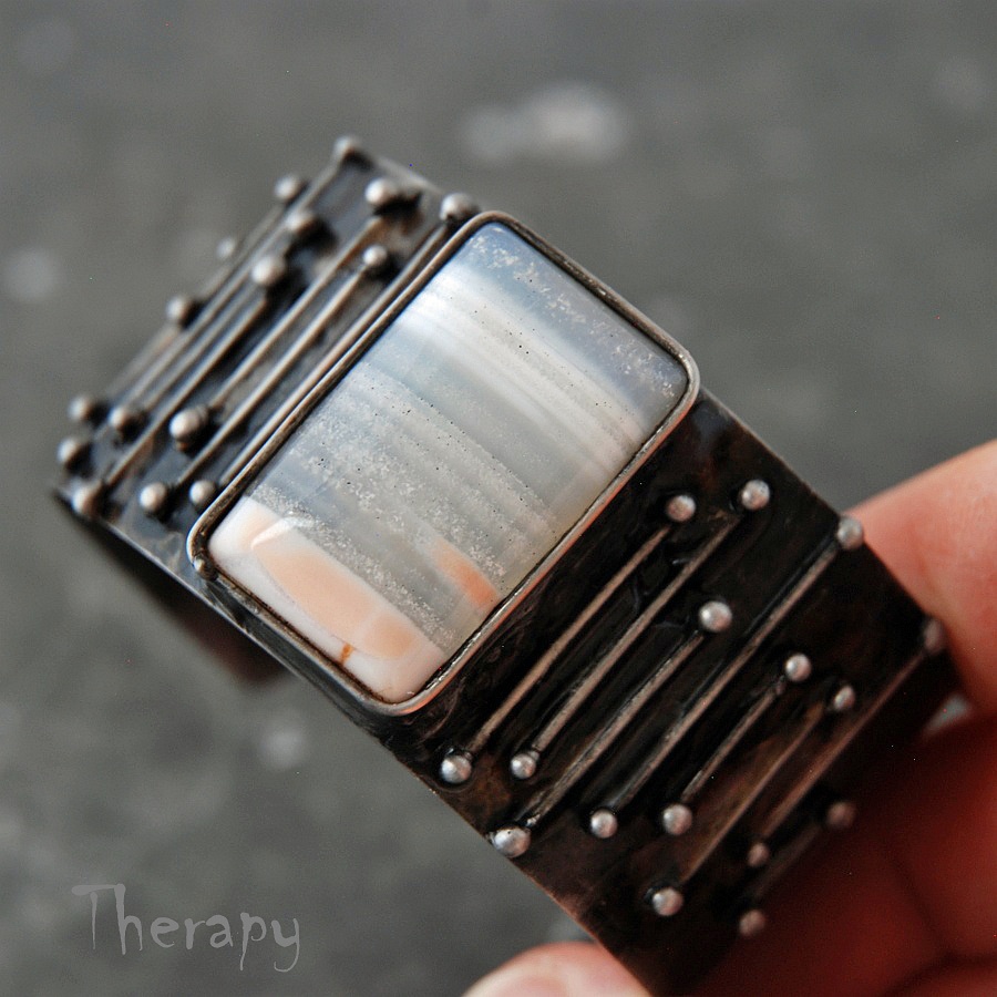 Pod ledovým příkrovem