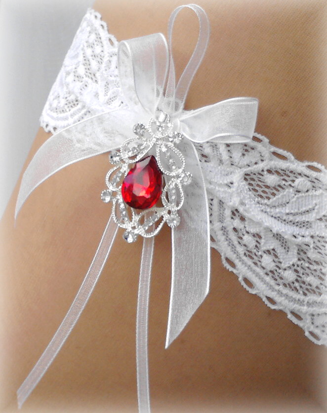  PODVAZEK - červený krystal