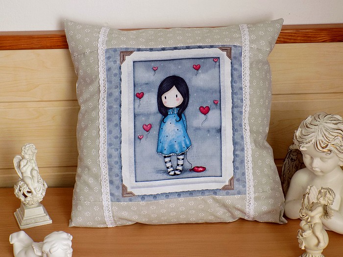 Dekorační polštářek s holčičkou, 40x40 cm