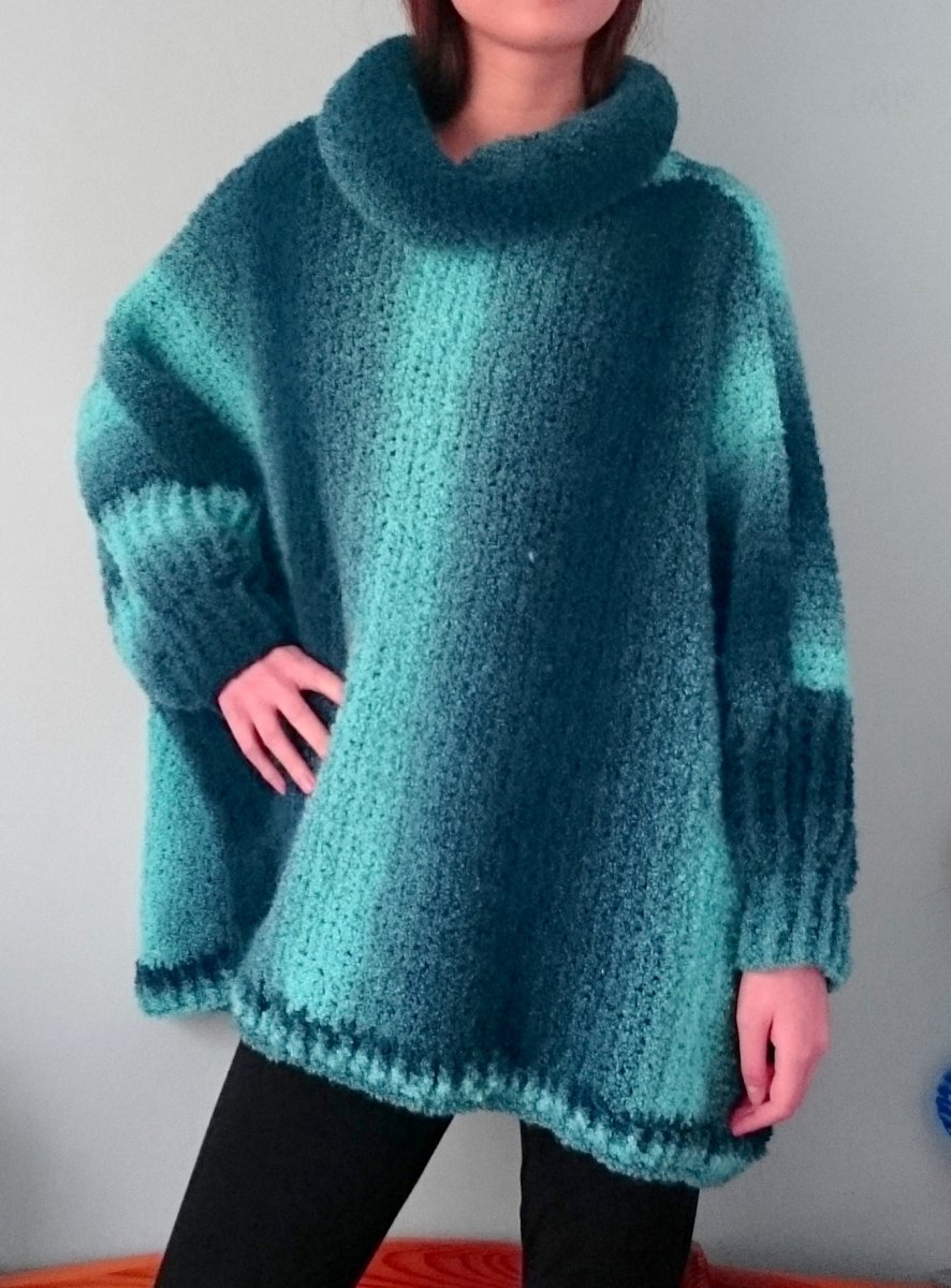 Pončo v zelených odstínech