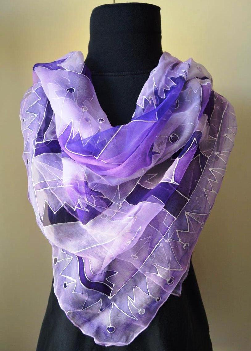 Hedvábný šátek v odstínech fialové