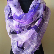 Hedvábný šátek v odstínech fialové