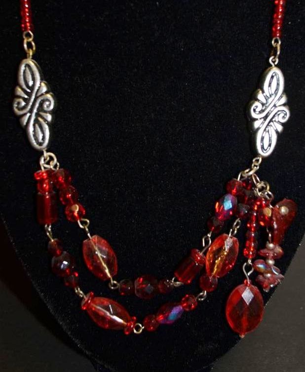 Dvouřadý červený náhrdelník