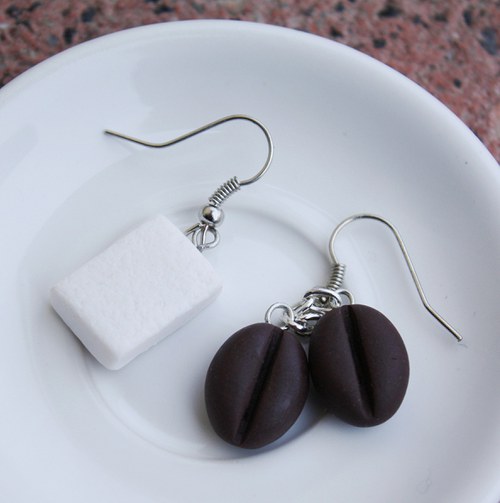 kávu si osladím  .. kávová zrníčka