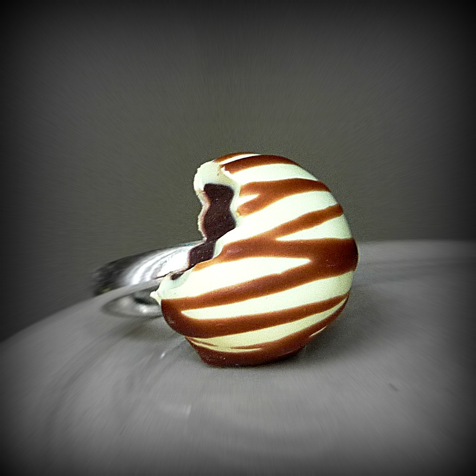 Nakousnutá pralinka