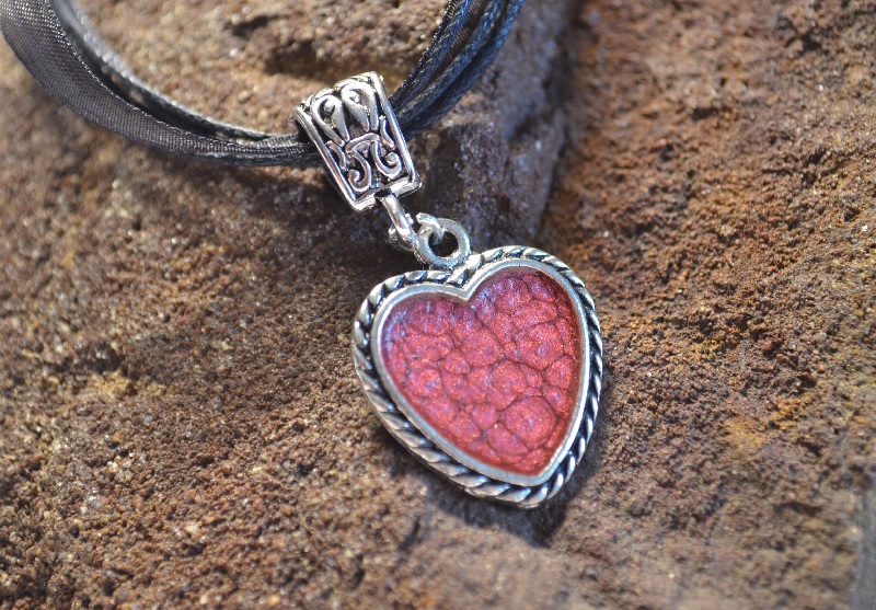 Srdce červené na černé