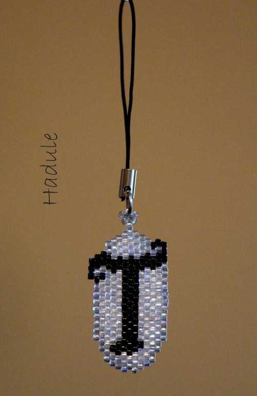 přívěsek s písmenem T