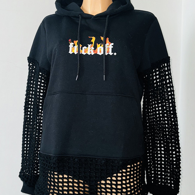 Černá mikina s háčkovanými díly