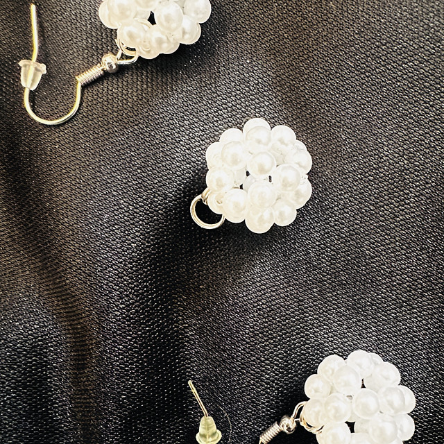 korálkové naušnice a přívěsek