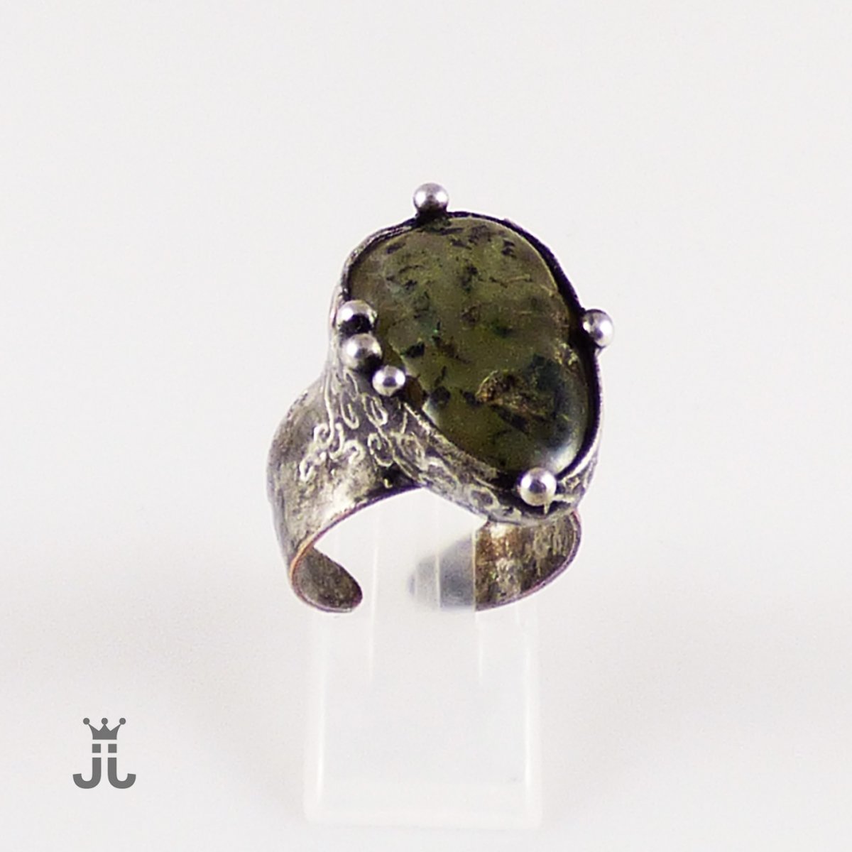 Prsten s grossularitem