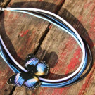 Modrý náhrdelník s motýlkem