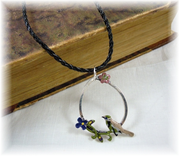 Náhrdelník s ptáčkem