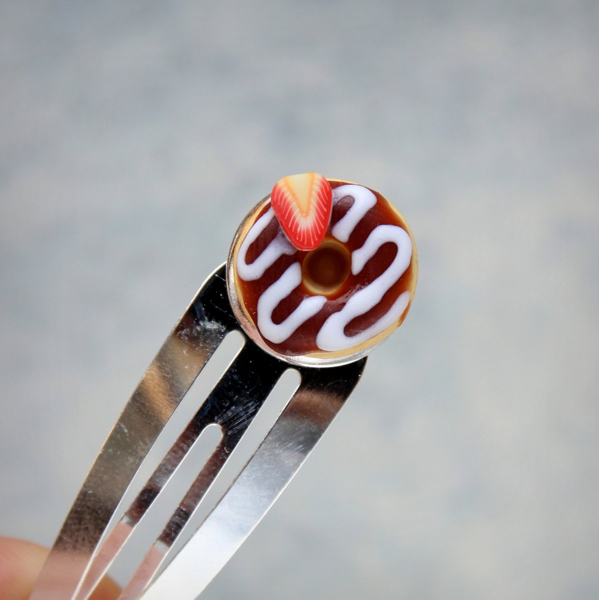 Sponka pukačka s donutem čoko poleva jahoda