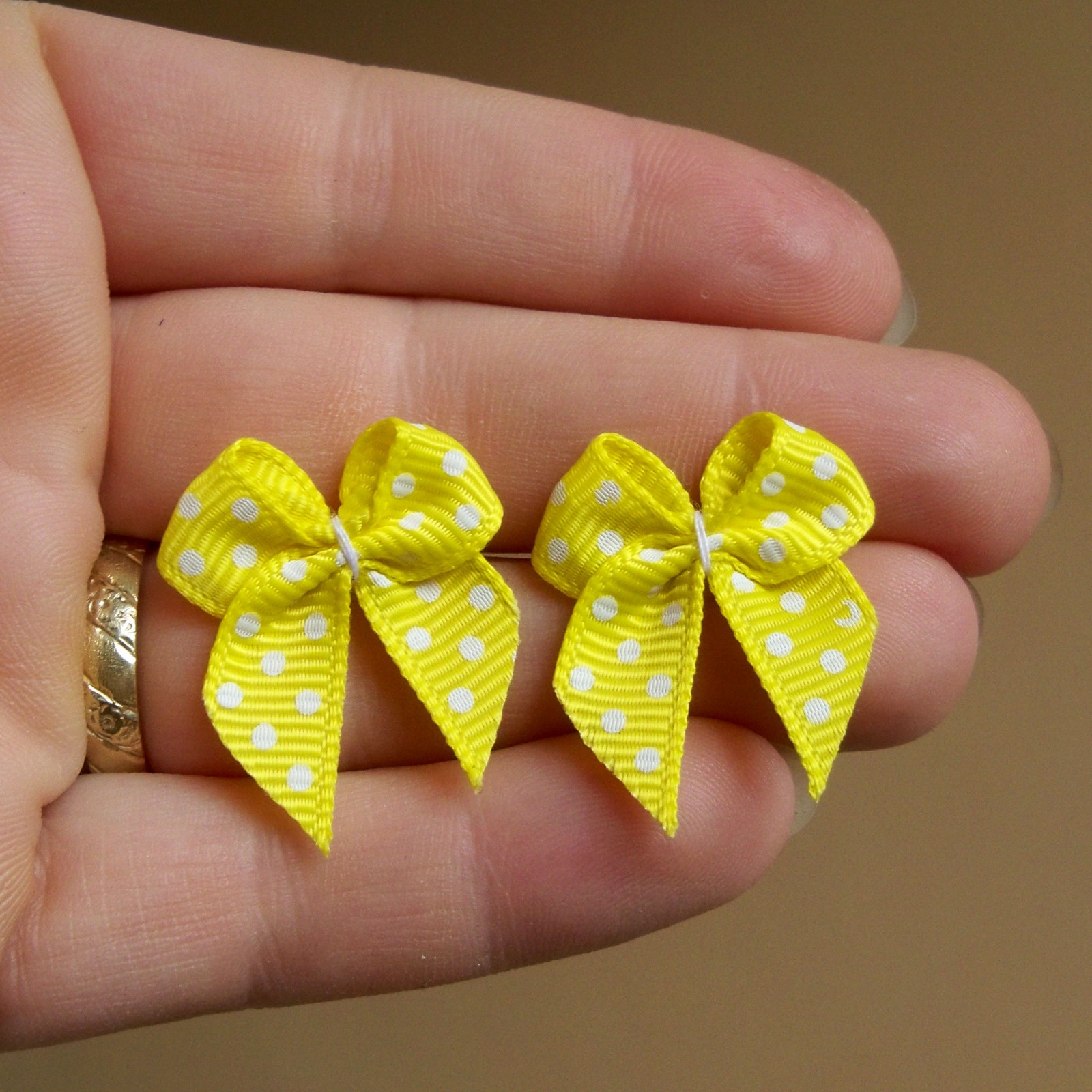 Veselé mašličky - náušnice puntík V2  