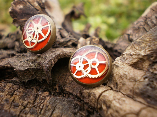 Červené steampunkové puzetky