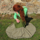 Zelená dlouhá sukně s kostkou
