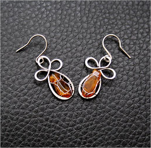 Náušnice- LÍSTEČKY JANTAR - tepané- hypoalergenní