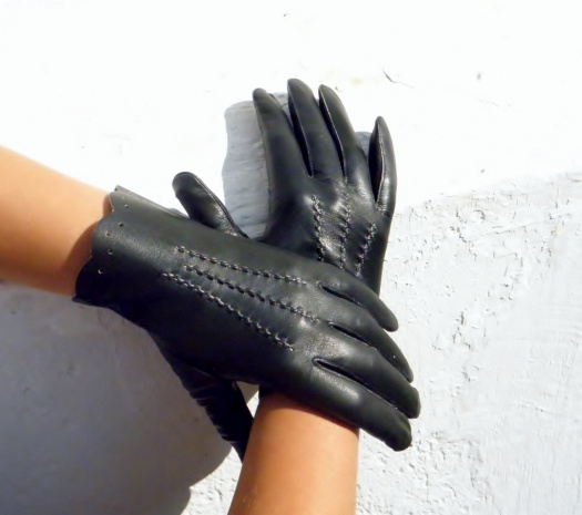 Černé dámské  kožené rukavice bezpodšívky